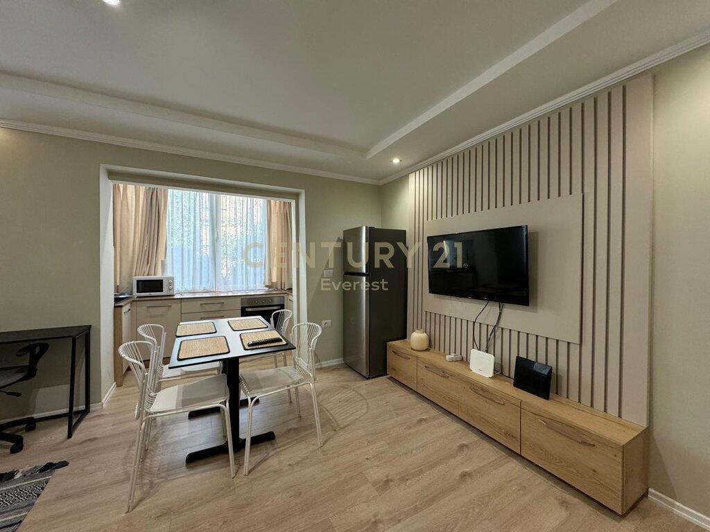 QENDER, APARTAMENT 1+1 PER QIRA