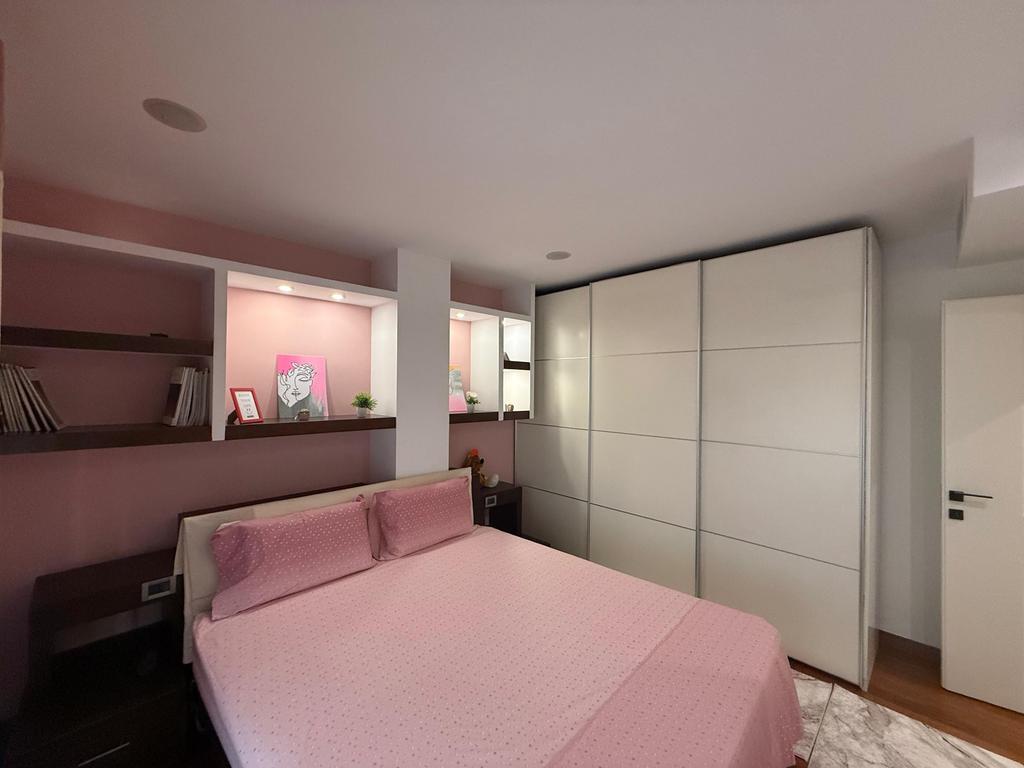 JAPIM ME QIRA APARTAMENT MODERN 2+1+2 ME POST PARKIMI!!