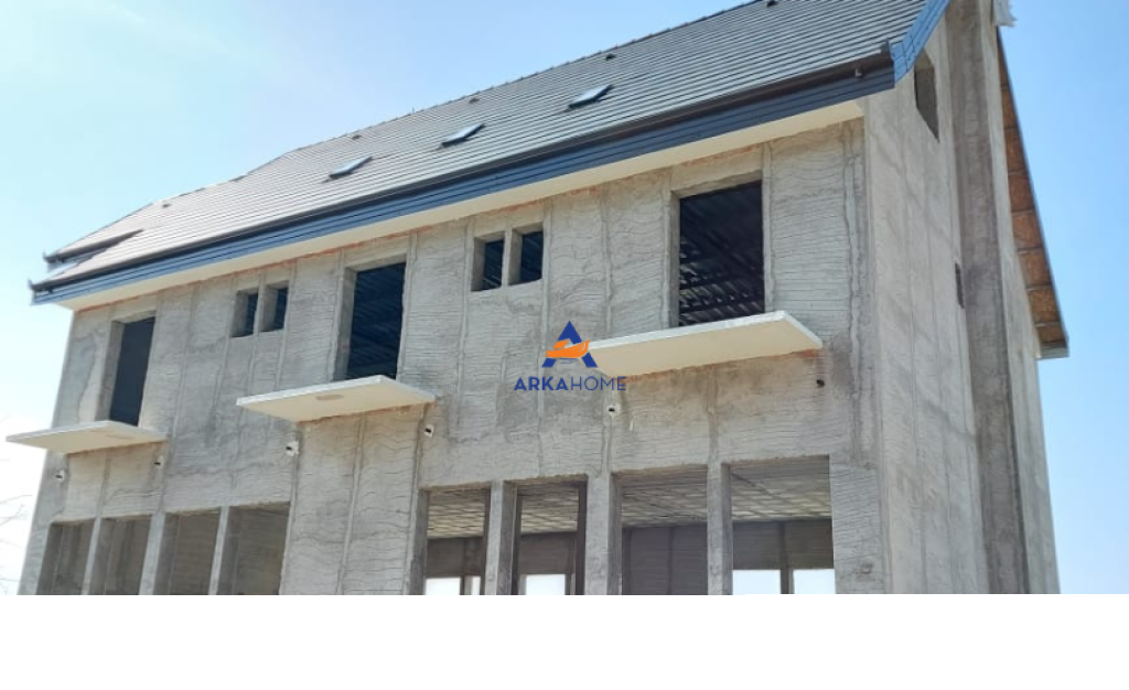 VENDESI COMPLESSO TURISTICO "GJINAR, ELBASAN" 1.300.000 EURO