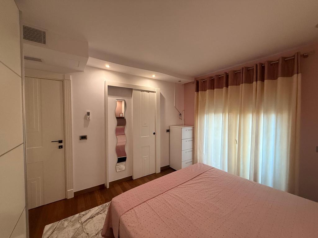JAPIM ME QIRA APARTAMENT MODERN 2+1+2 ME POST PARKIMI!!