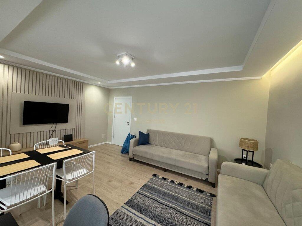 QENDER, APARTAMENT 1+1 PER QIRA