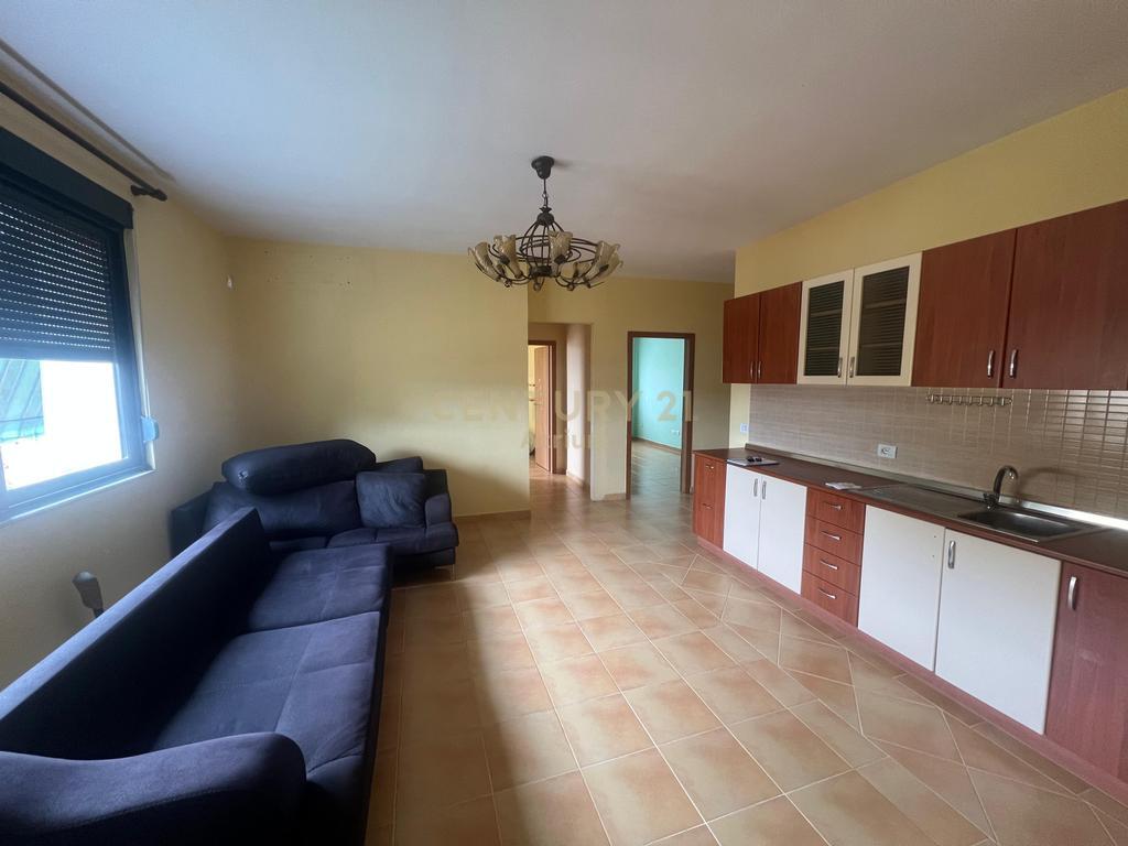 JAPIM ME QIRA APARTAMENT 3+1+2 TEK MINISTRIA E JASHTME !