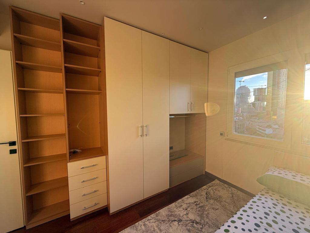 JAPIM ME QIRA APARTAMENT MODERN 2+1+2 ME POST PARKIMI!!