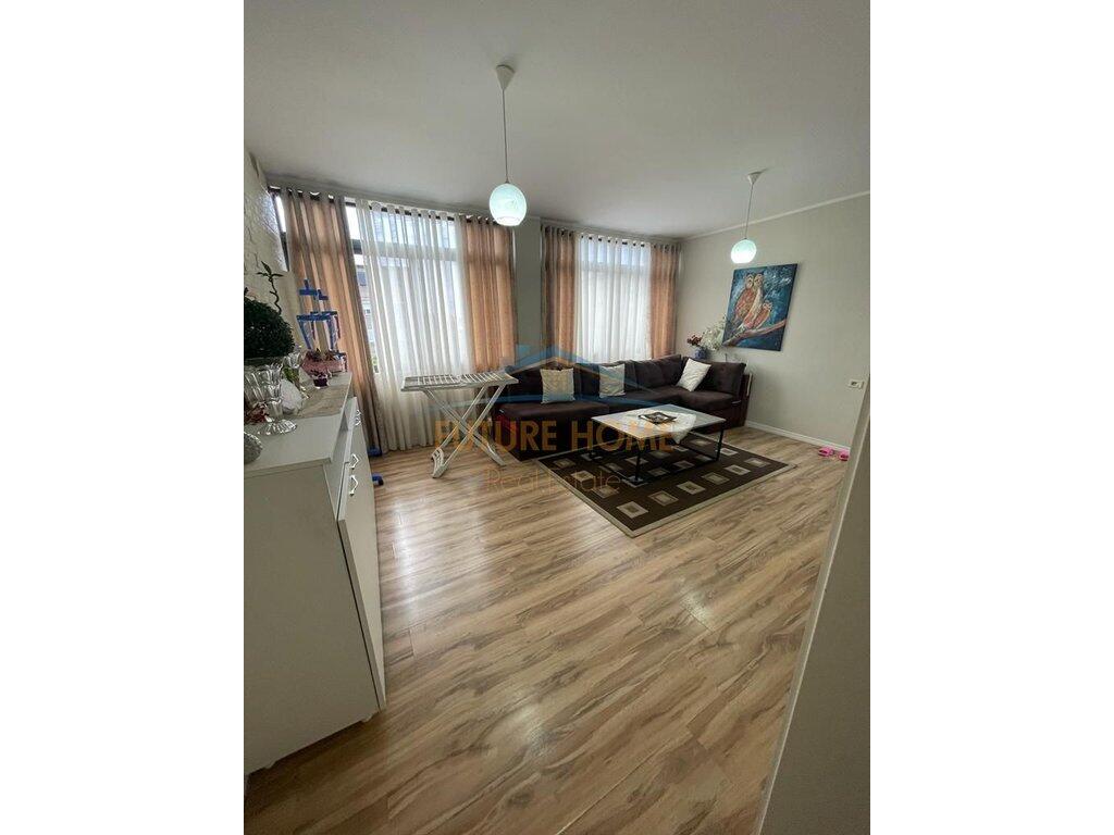 Shitet, Apartament 3+1,Shkolla e Bashkuar, Tirane.