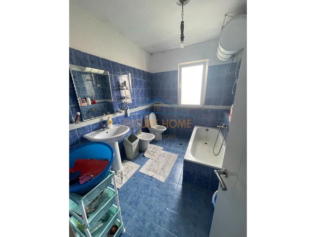 Shitet, Apartament 3+1,Shkolla e Bashkuar, Tirane.