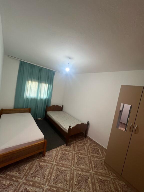🏡 Jepet me qira shtëpi private – Fundi i Bulevardit të Ri!