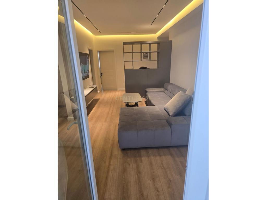 🏡 Shitet Apartament 2+1+2 me Post Parkimi – River Residence, Tiranë