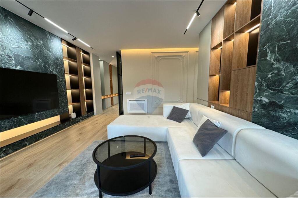 Apartament  Per Qira, Rruga e Barrikadave, Tirane!