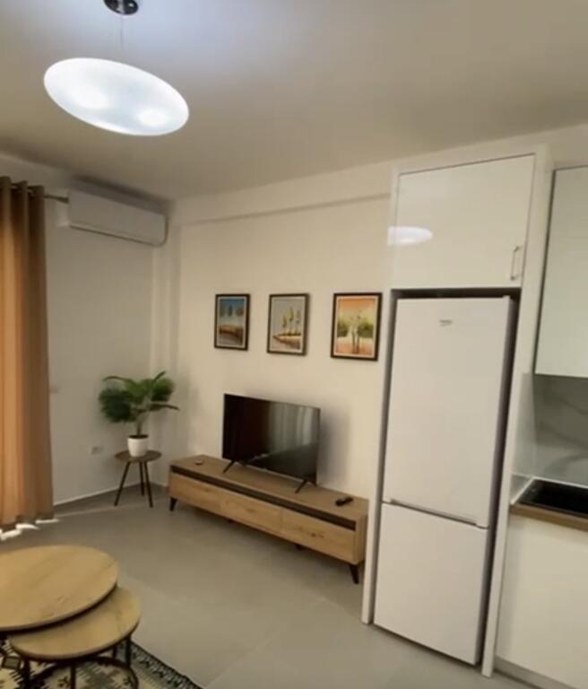 Apartament 1+1 me qira tek Rruga e Durresit prane Coloseu!