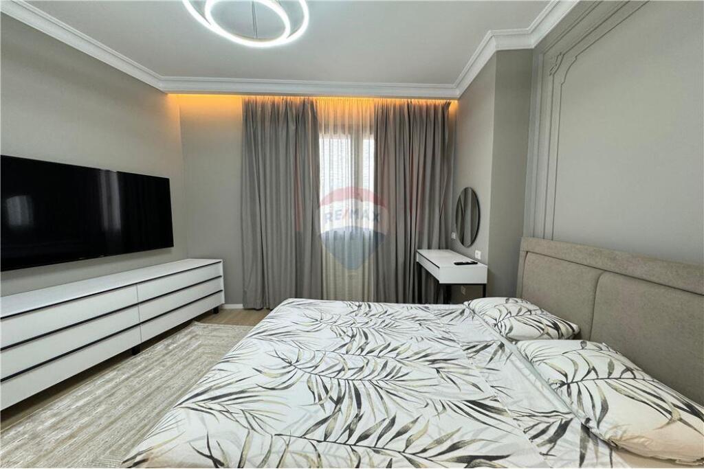 Apartament  Per Qira, Rruga e Barrikadave, Tirane!