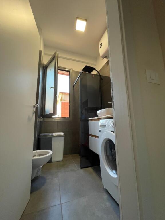 Jepet apartament me qira 2+1 Astir