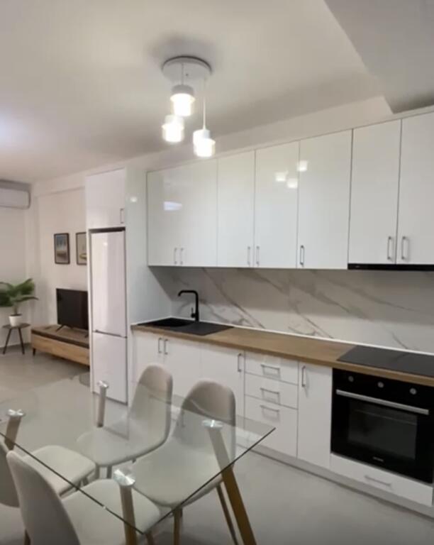 Apartament 1+1 me qira tek Rruga e Durresit prane Coloseu!