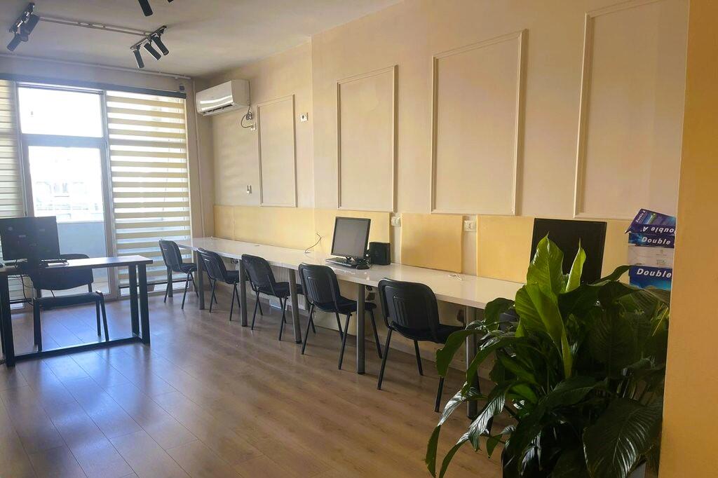 JEPET ME QERA AMBIENT PER ZYRA 170M/2 TEK KOMPLEKSI KIKA 2!
