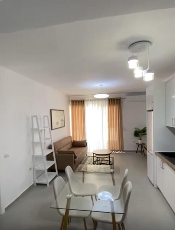 Apartament 1+1 me qira tek Rruga e Durresit prane Coloseu!