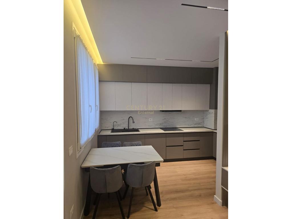 🏡 Shitet Apartament 2+1+2 me Post Parkimi – River Residence, Tiranë