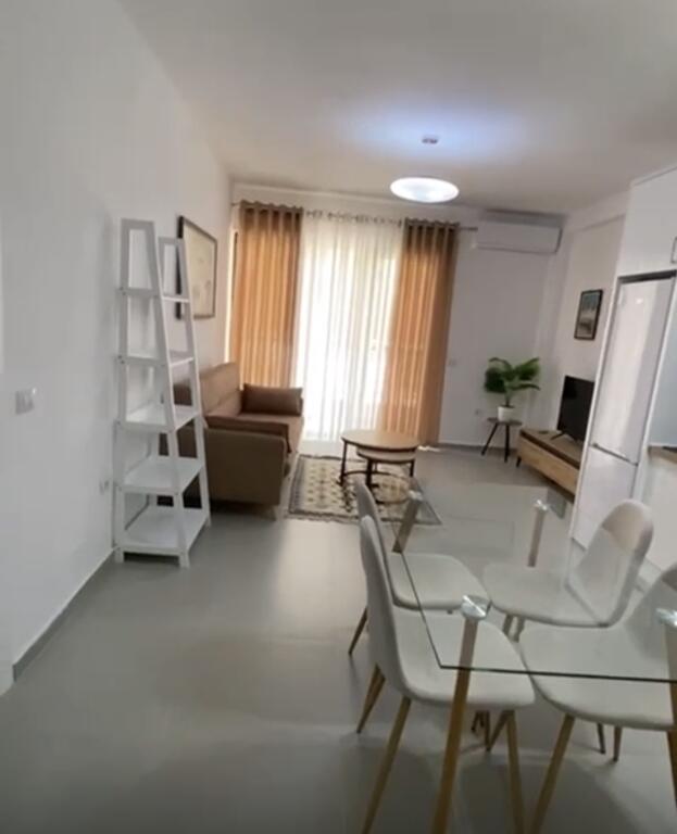 Apartament 1+1 me qira tek Rruga e Durresit prane Coloseu!