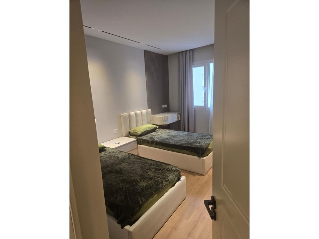 🏡 Shitet Apartament 2+1+2 me Post Parkimi – River Residence, Tiranë