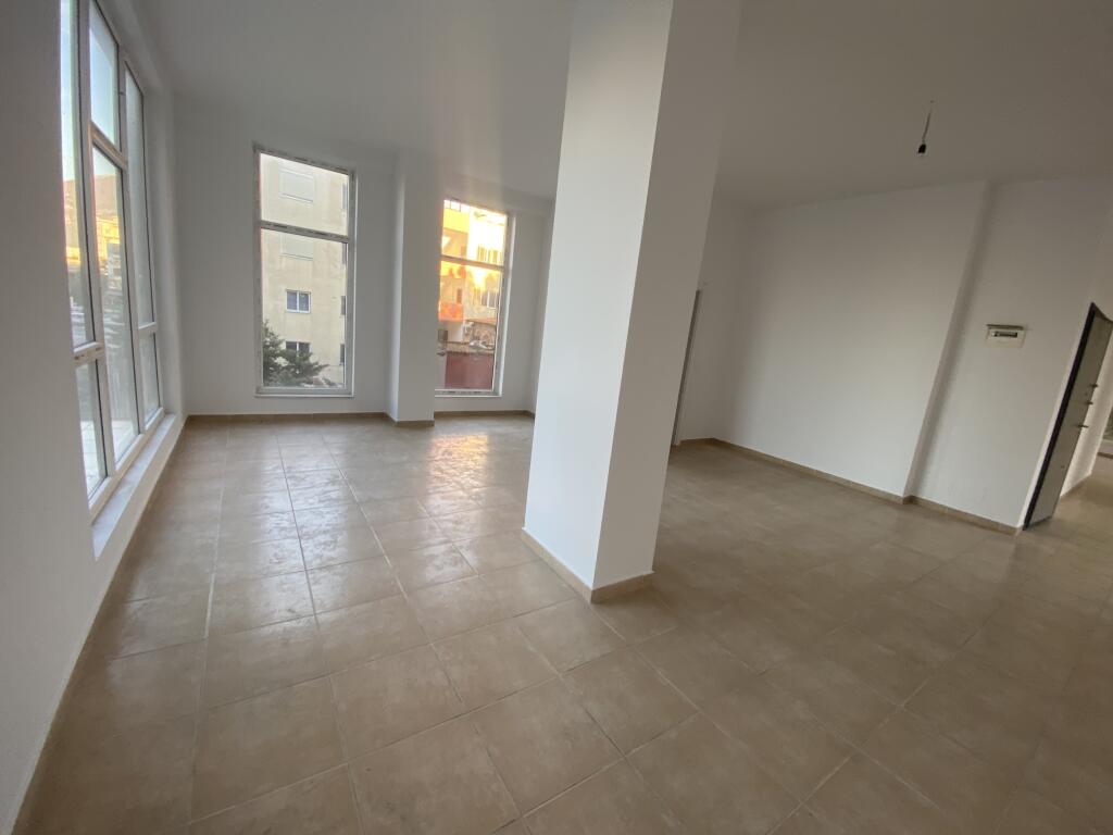 Business premises with an area of 150 m2, service complex, train station, 1800 euros