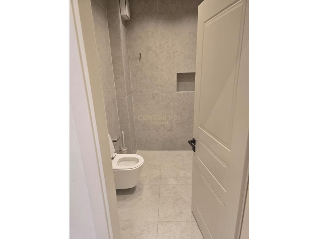 🏡 Shitet Apartament 2+1+2 me Post Parkimi – River Residence, Tiranë