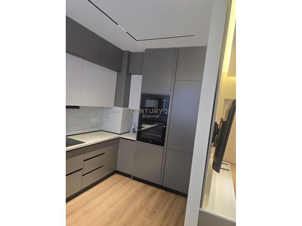 🏡 Shitet Apartament 2+1+2 me Post Parkimi – River Residence, Tiranë