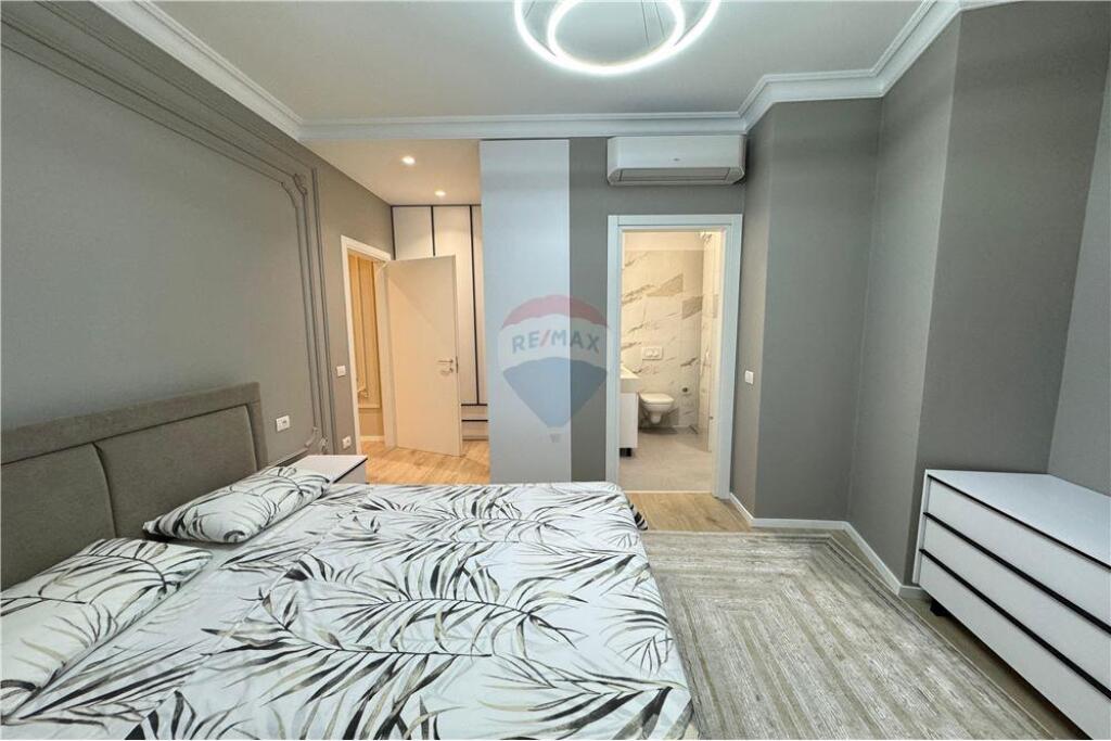 Apartament  Per Qira, Rruga e Barrikadave, Tirane!