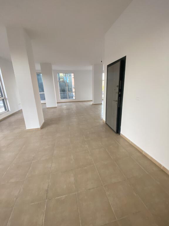 Business premises with an area of 150 m2, service complex, train station, 1800 euros