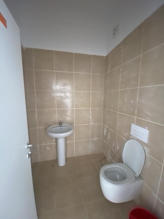 Business premises with an area of 150 m2, service complex, train station, 1800 euros