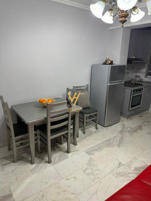 JEPET APARTAMENT 1+1 ME QIRA TE STADIUMI DINAMO 520 EURO