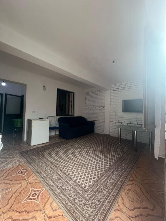 🏡 Jepet me qira shtëpi private – Fundi i Bulevardit të Ri!
