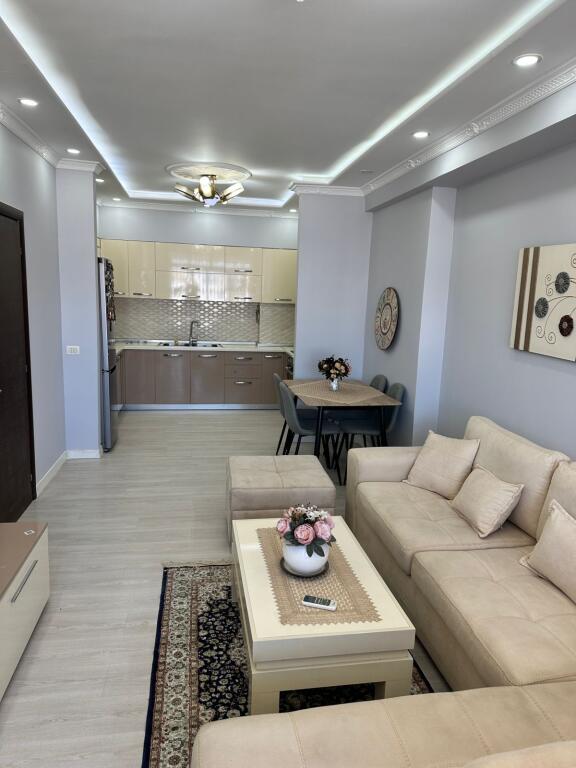 Jepet apartament me qira 2+1 Astir