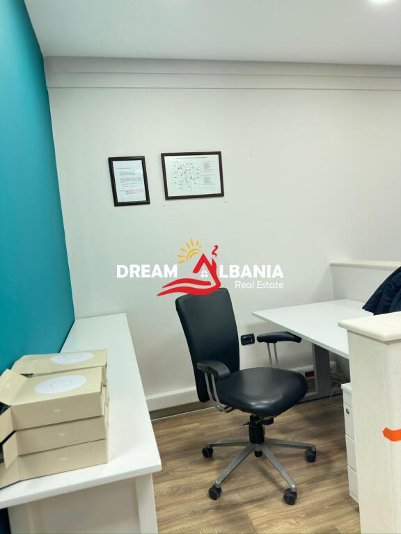 Ambiente ufficio in affitto, Torri Gemelle (ID 42611378)
