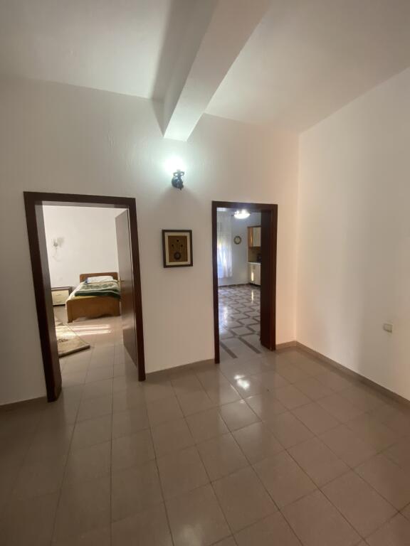 2+1, i mobiluar,inxhinieri e ndertimit,21 dhjetori ,cmimi 500 euro