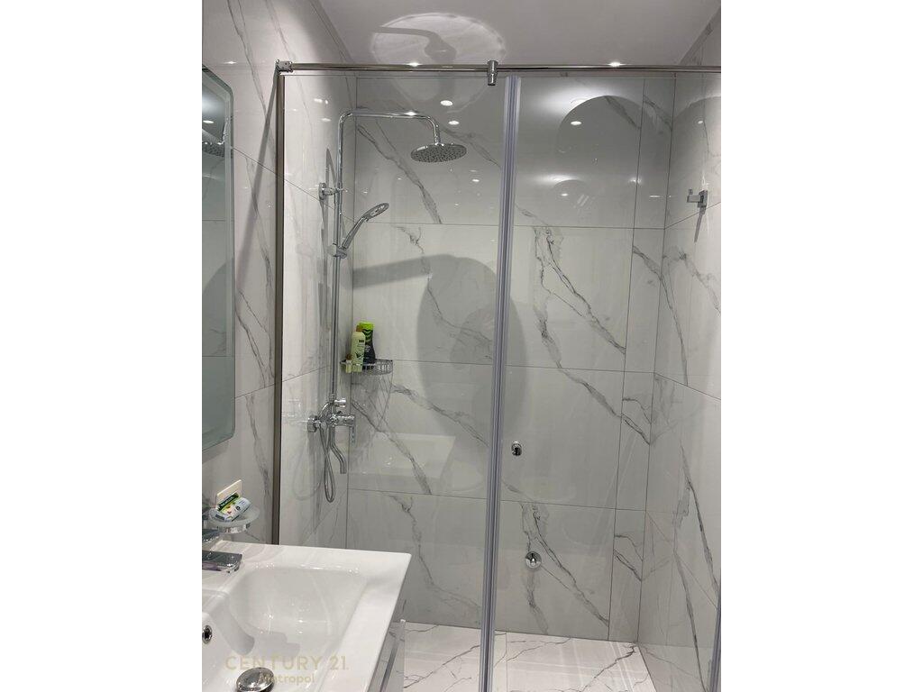Japim me qira apartament 1+1 te Rruga e Kosovareve !