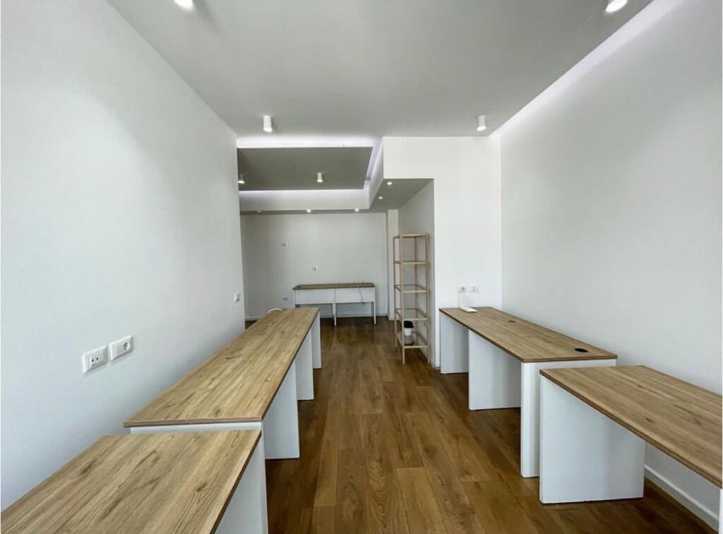 Apartament 2+1 per qira tek Kika 2 tek Komuna e Parisit.
