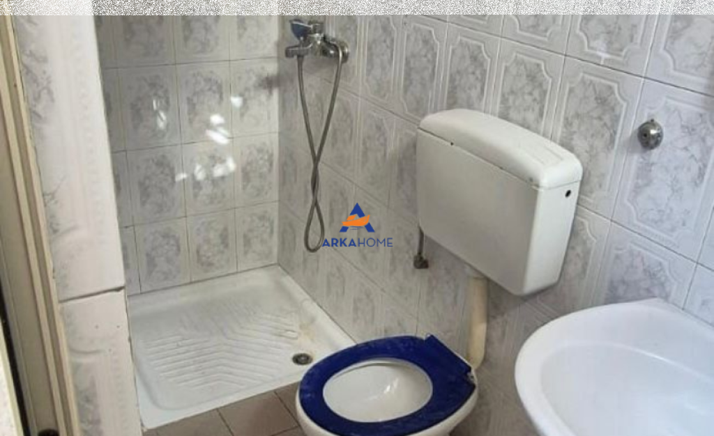 JEPET ME QERA VILE 3-KATSHE 240M2 "TEK SELVIA" 1300 EURO