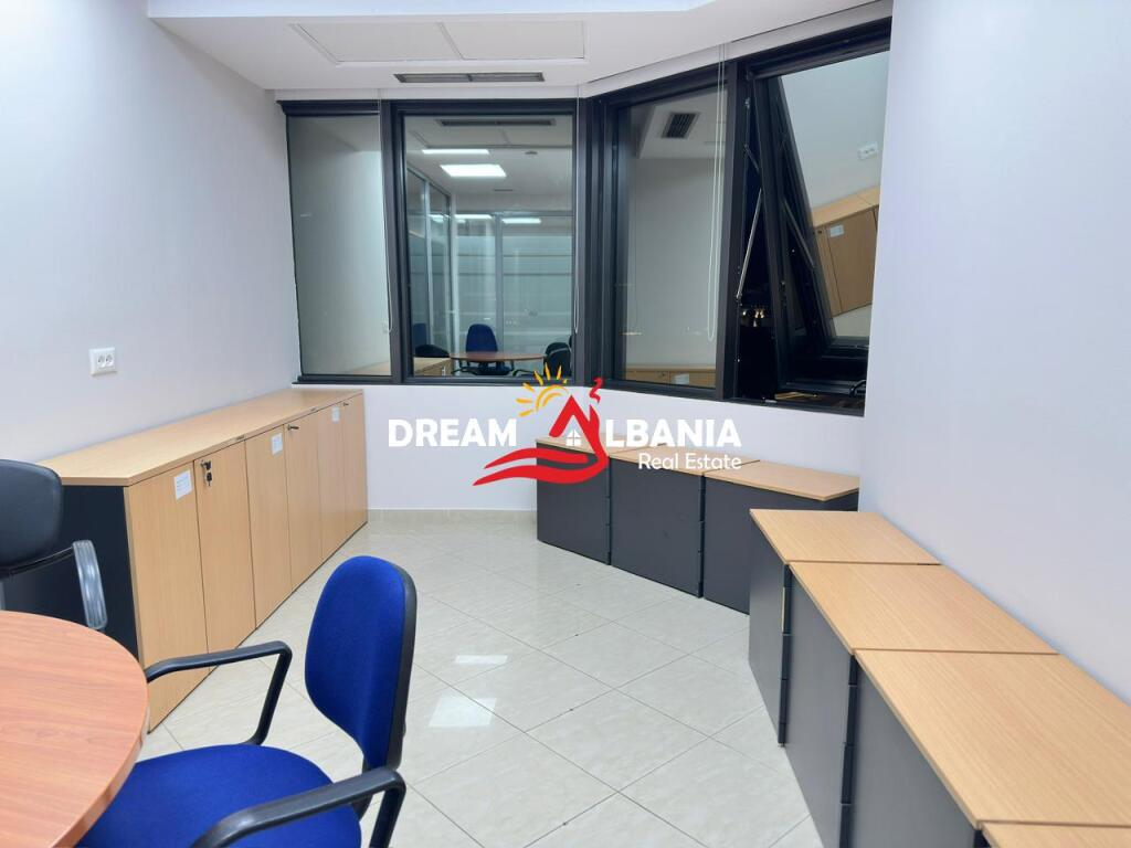 Ambiente ufficio in affitto, Torri Gemelle (ID 42611378)
