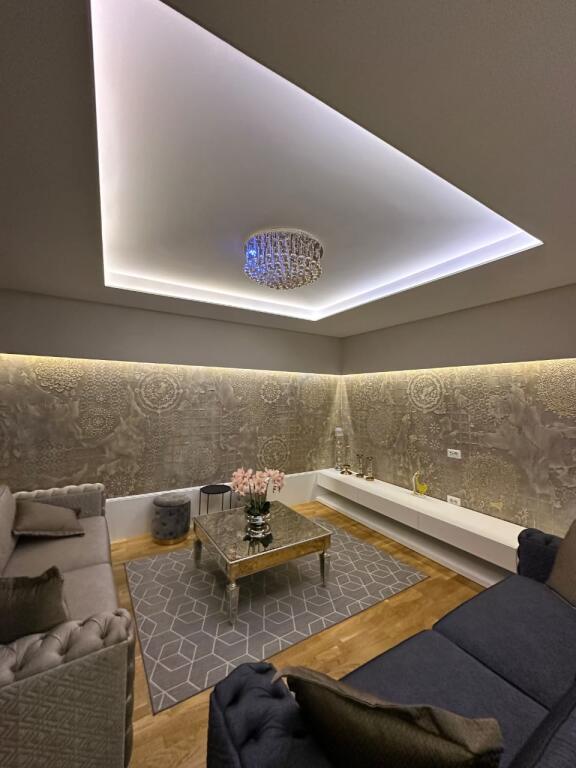 🏡 Shitet Apartament 3+1+2 – Pranë Stadiumit Air Albania