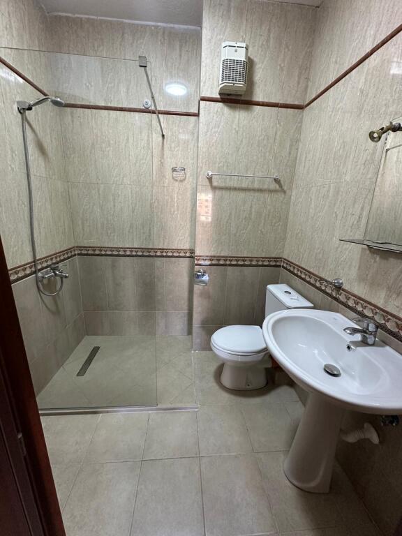 Apartament 2+1 me qira tek Komuna e Parisit (bosh)