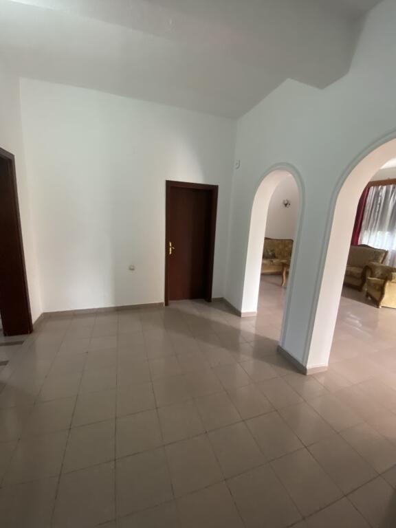 2+1, i mobiluar,inxhinieri e ndertimit,21 dhjetori ,cmimi 500 euro