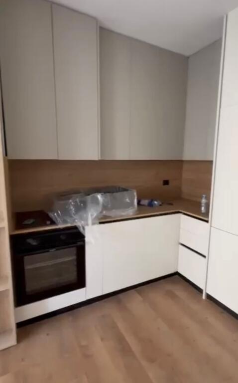 Apartament 2+1 per Qera    