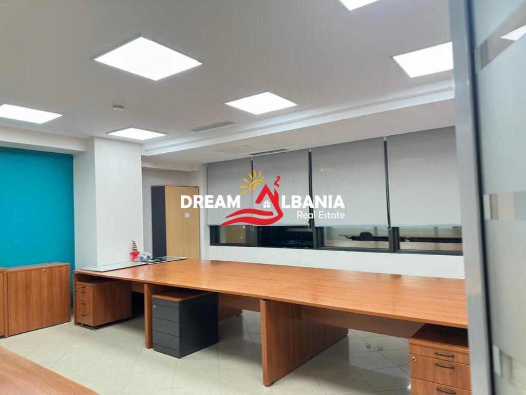 Ambiente ufficio in affitto, Torri Gemelle (ID 42611378)
