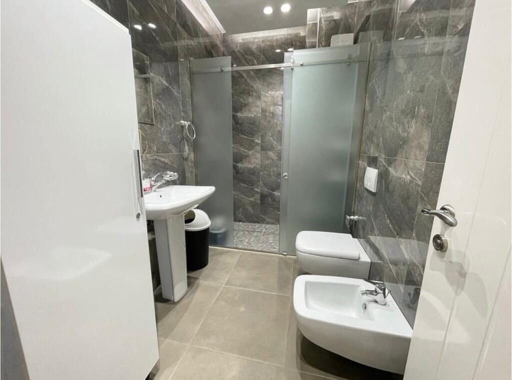 Apartament 2+1 per qira tek Kika 2 tek Komuna e Parisit.