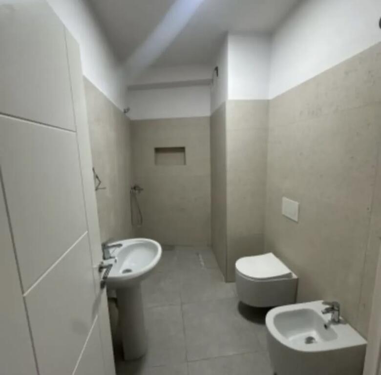 Apartment 2+1 for sale in Astir with parking included