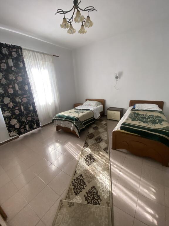 2+1, i mobiluar,inxhinieri e ndertimit,21 dhjetori ,cmimi 500 euro