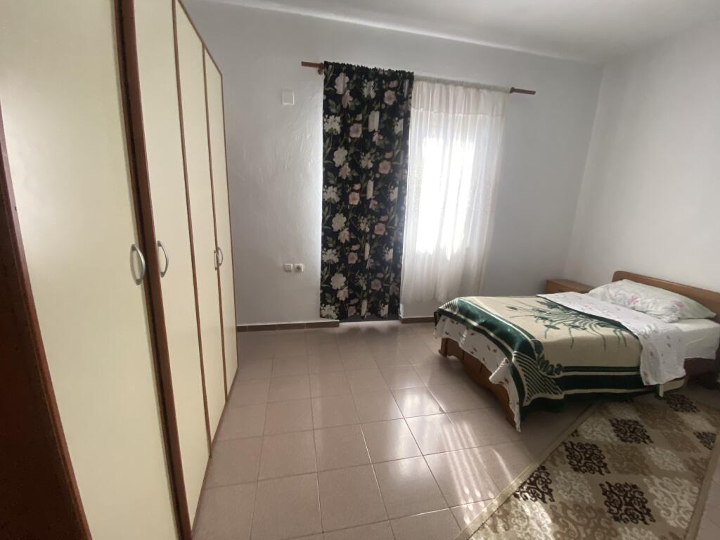 2+1, i mobiluar,inxhinieri e ndertimit,21 dhjetori ,cmimi 500 euro
