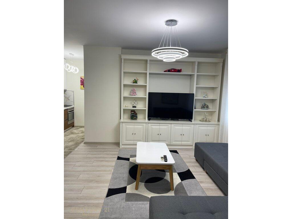 Japim me qira apartament 1+1 te Rruga e Kosovareve !