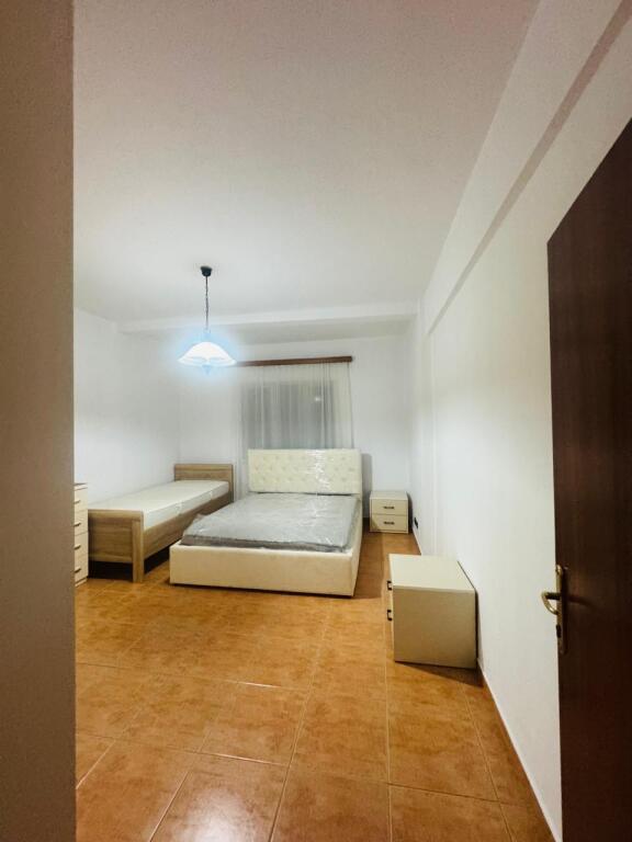 For rent Apartment 1+1+kitchen, Train Station, near the mill, 500 thousand lek