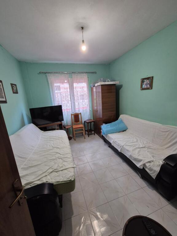Apartament 2+1 per qira tek Komuna e Parisit.