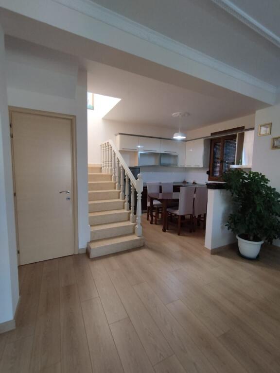 Villa Duplex in Affitto, 1100 euro al mese, ad Ali Demi, vicino a Kontakt