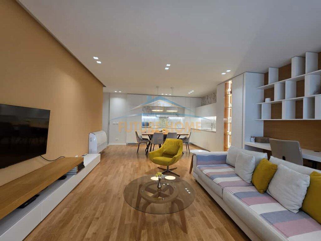 Qera,Apartament 3+1+2 tek Bulevardi Zogu i I!